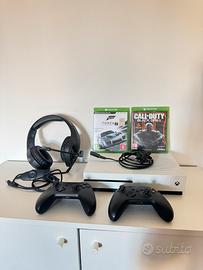 Xbox one S + 2 controller + cuffie + 2 giochi