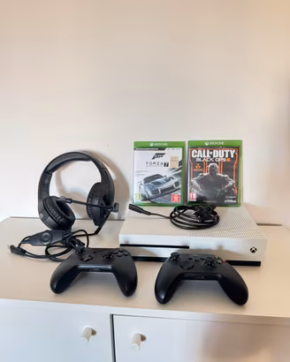 Xbox one S + 2 controller + cuffie + 2 giochi