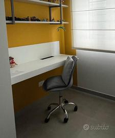 Sedia per scrivania con ruote