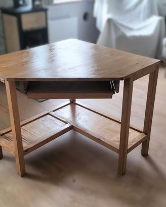 Scrivania angolare in legno con ripiano estraibile