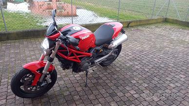 Ducati Monster 696