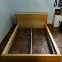 Letto matrimoniale + 2 mobiletti + dietro testata