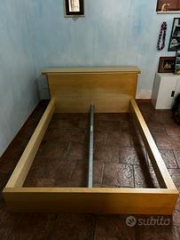 Letto matrimoniale + 2 mobiletti + dietro testata