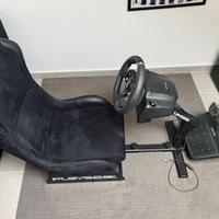 Postazione di guida a PLAYSEAT con volante G920