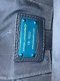 Borsa di pelle Piquadro espandibile.