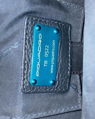 Borsa di pelle Piquadro espandibile.