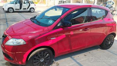 Auto Lancia Y