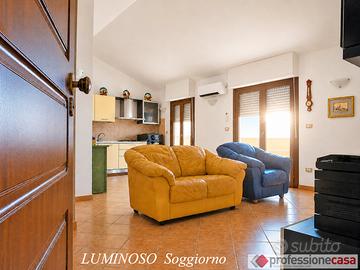 PRONTA DA VIVERE. Abitazione mansardata + TERRAZZA