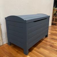 Baule contenitore in legno verniciato blu