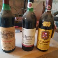 varie bottiglie di vino vintage 