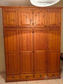Armadio in legno per camera da letto