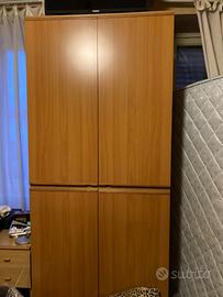 Due armadi in legno chiaro