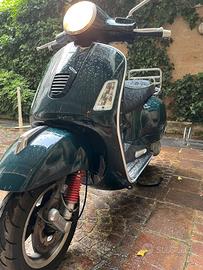 Vespa GTS Super 300 British green 20.000 km
