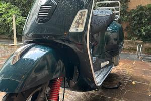 Vespa GTS Super 300 British green 20.000 km