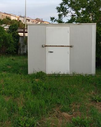 Box coibentato completo di impianto elettrico