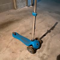 Monopattino globber a 3 ruote che si illuminano