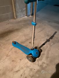 Monopattino globber a 3 ruote che si illuminano