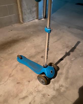 Monopattino globber a 3 ruote che si illuminano