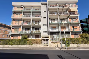 4 LOCALI A TARANTO
