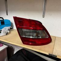Faro posteriore destro mercedes C220