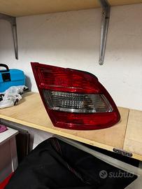 Faro posteriore destro mercedes C220