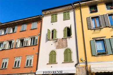 NEGOZIO IN CENTRO STORICO
