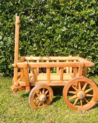 carrettino in legno  tutto fatto a mano 