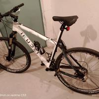 bicicletta MTB uomo in carbonio 