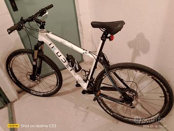 bicicletta MTB uomo in carbonio 
