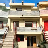 Villino a schiera su tre livelli a frisa di 170 mq