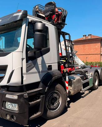 IVECO STRALIS 480 scarrabile + gru con ragno