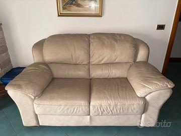 Divano da salotto comodo