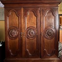 Armadio uso credenza.