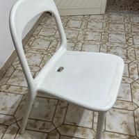 Quattro sedie comode e resistenti