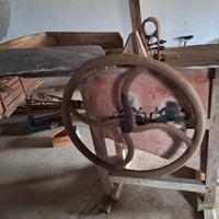 Antica sgranatrice per mais del 1800 originale