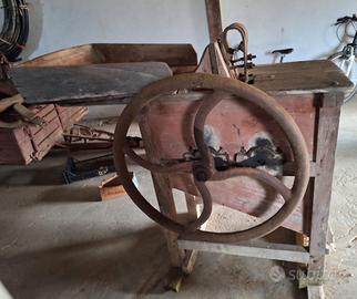 Antica sgranatrice per mais del 1800 originale