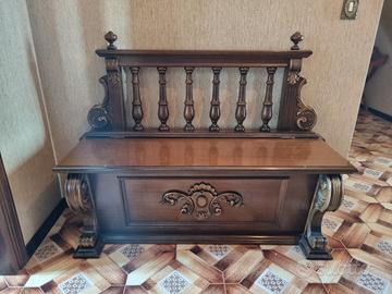 Panca-Cassapanca intagliata in noce
