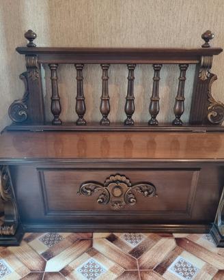 Panca-Cassapanca intagliata in noce