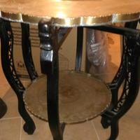 Tavolo cinese con basi in ottone