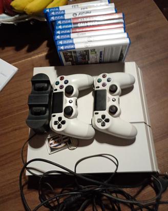 PlayStation 4 più giochi +2 controller 