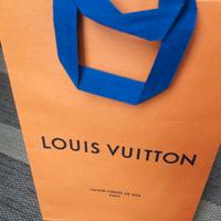 busta di carta Louis Vuitton e Chanel 
