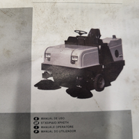 Moto spazzatrice diesel uomo a bordo