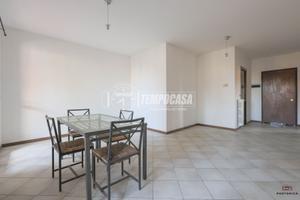 TRILOCALE AL PRIMO PIANO CON ASCENSORE, GARAGE E C