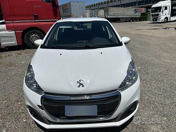 Autocarro Peugeot 208