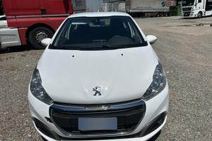 Autocarro Peugeot 208