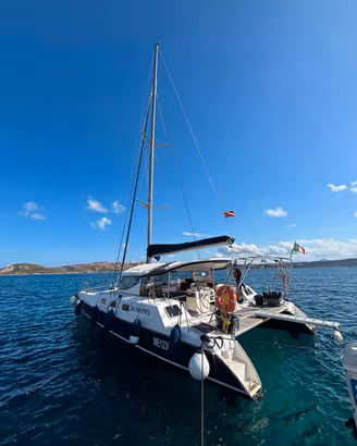 catamarano Aventura 36 open