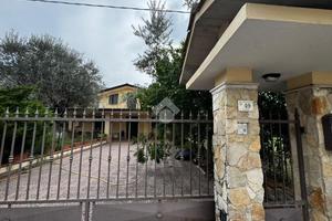 VILLA SINGOLA A VILLA SANTA LUCIA