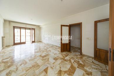 AMPIO QUADRILOCALE IN ZONA FONTI COPERTE