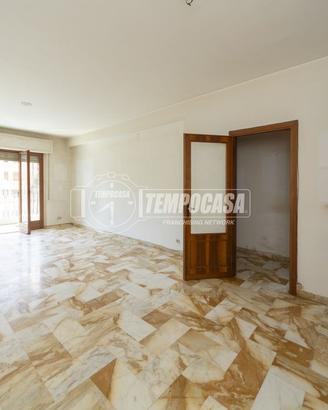 AMPIO QUADRILOCALE IN ZONA FONTI COPERTE