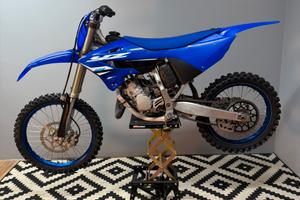 Yamaha yz 125 2025 restyling TARGATA